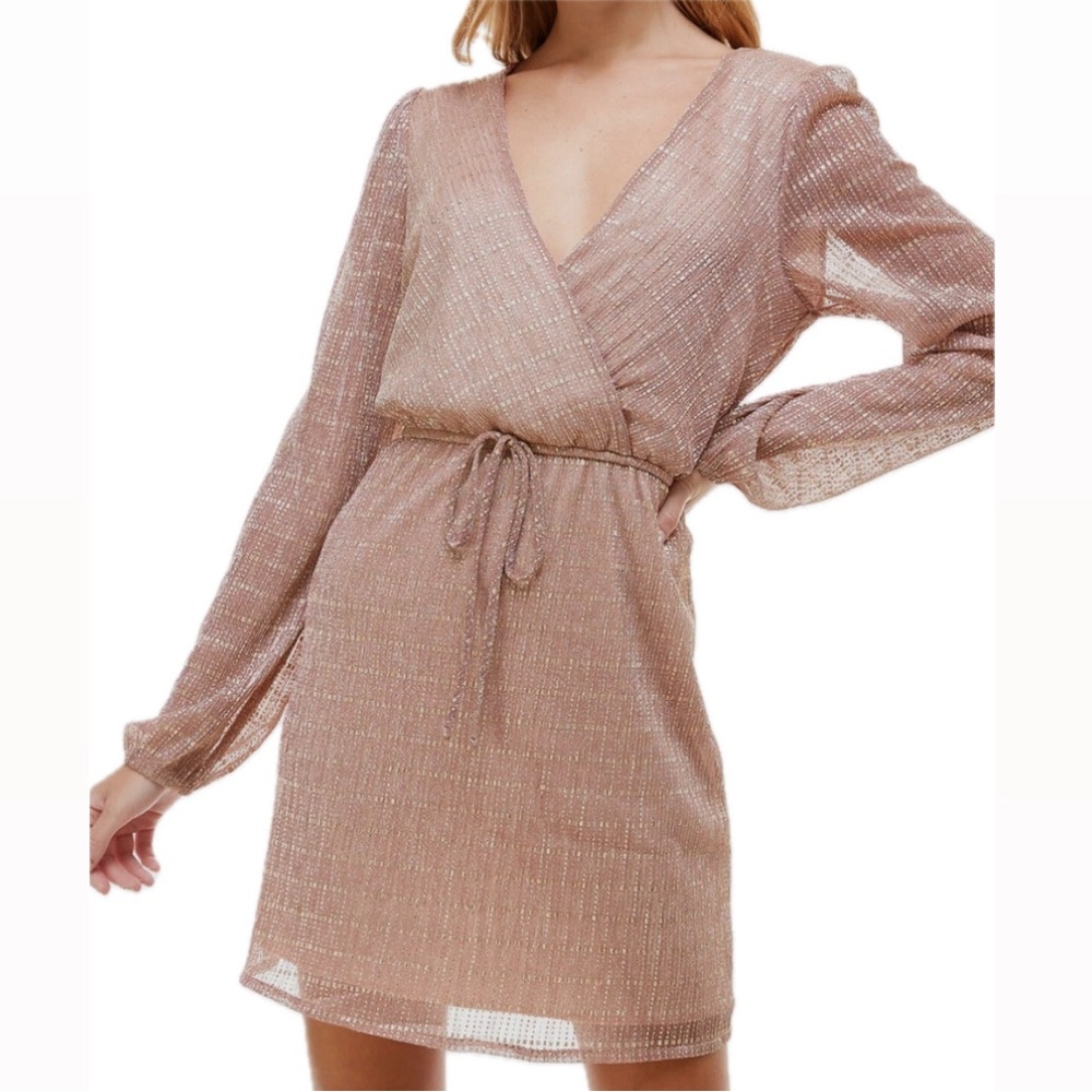 EMERALD SUNDAE WOMEN M
METALLIC BALLOON SLEEVE SURPLICE
DRESS PINK/GOLD